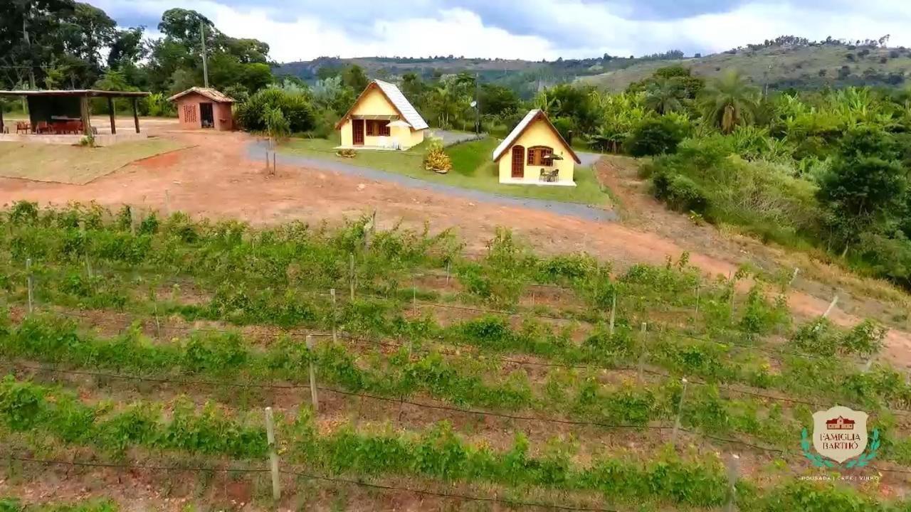 Pousada Famiglia Bartho Espirito Santo do Pinhal Buitenkant foto